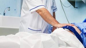 Au distrus-o medicii?! O femeie din Stalina îi acuză că au tratat-o pentru un cancer inexistent. Acum, nu-şi mai poate folosi mâna