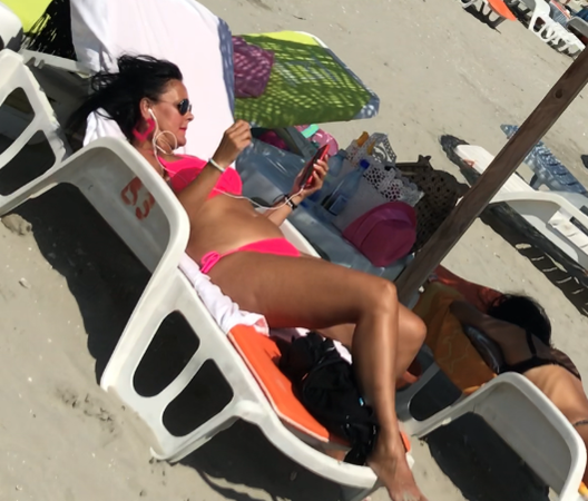 Manuela Fedorca s-a relaxat la plajă