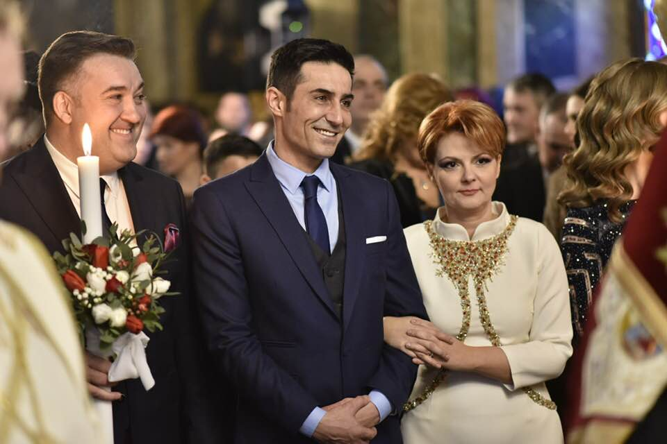 Primele imagini de la nunta Liei Olguța Vasilescu și a lui Claudiu Manda! Ce rochie a purtat mireasa în biserică