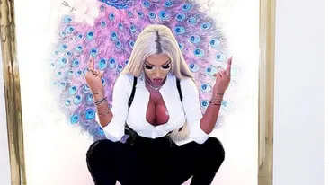 Loredana Chivu nu se poate abține! Pozează cu sânii aproape goi pentru fanii săi