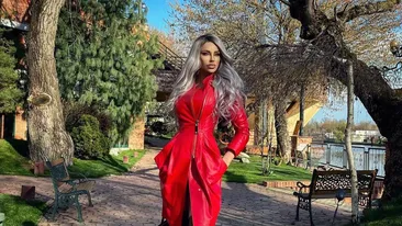 Bianca Drăgușanu, ironizată pe internet, după ce a postat o fotografie „dubioasă” cu ea „Are șoldul dislocat?”