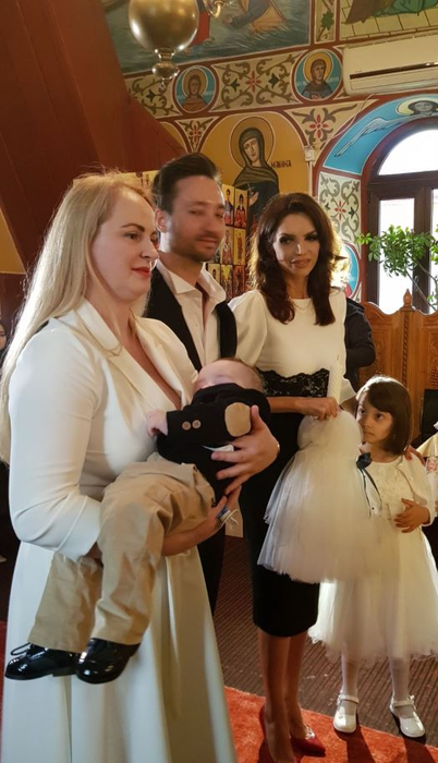Galerie foto. Delia Antal și-a botezat băiețelul! O cântăteață cunoscută și un om de afaceri au fost nași: ”De mult mi-a zis că…”
