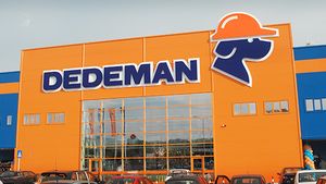 Dedeman, nevoit să despăgubească cu 50.000 de lei pe unul dintre clienți. Ce a pățit bărbatul când se plimba prin magazin