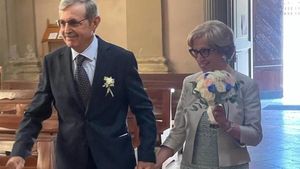 Foști iubiți în tinerețe, s-au reîntâlnit după 50 de ani. Ce au făcut acești doi pensionari, când s-au revăzut