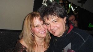 LEO IORGA, la spital de ziua lui de naştere! Soţia cântăreţului îl susţine în aceste momente grele