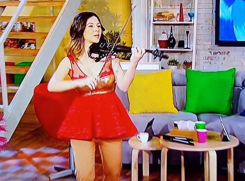 Alexandra Violin, fosta componentă a trupei Amadeus, a revenit pe scenă după ce a născut în secret