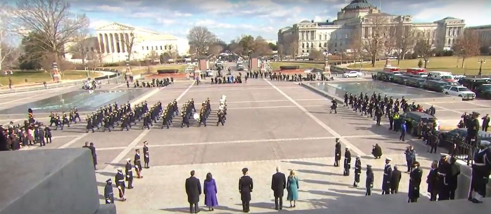 Jill Biden, apariția ravisantă la ceremonia de învestire a soțului ei în funcţia de preşedinte al SUA. Melania Trump a încălcat tradiţia transferului puterii | FOTO & VIDEO