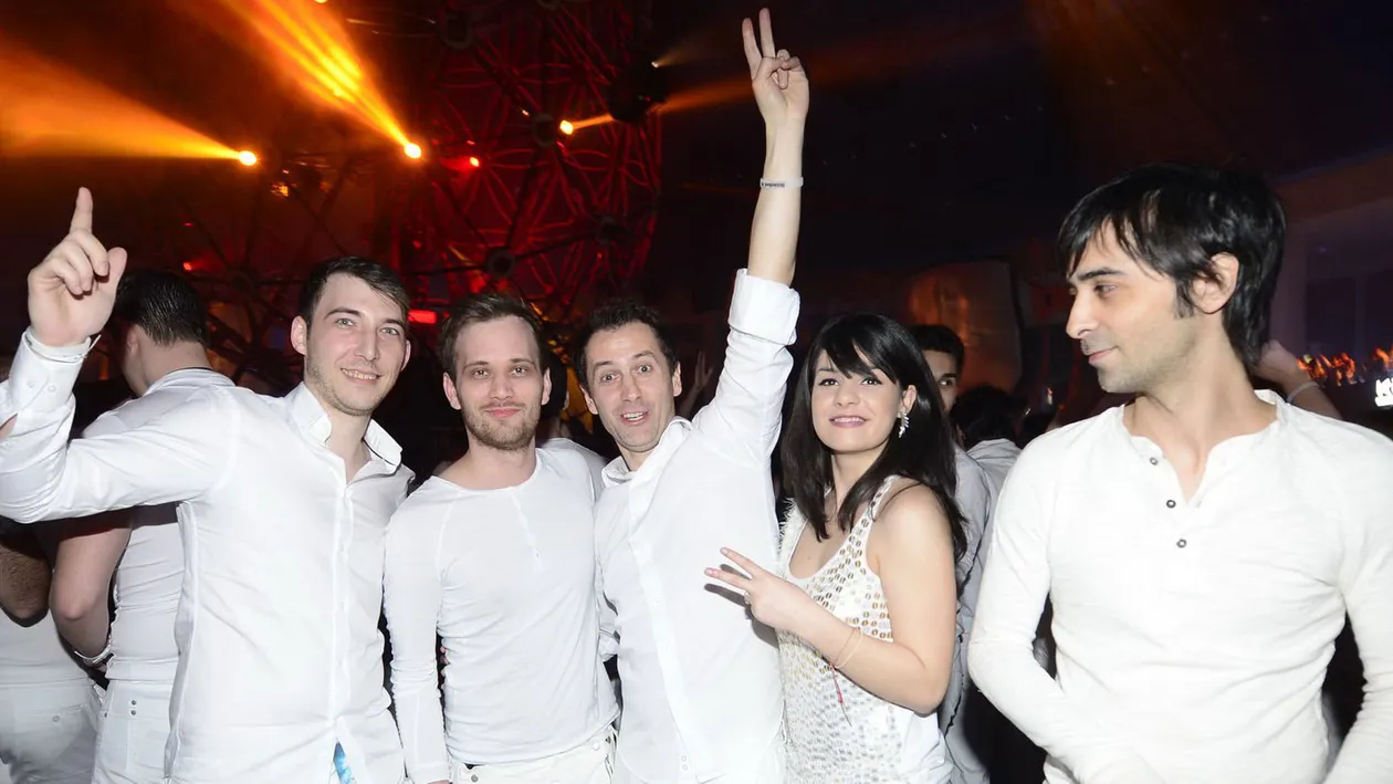 Peste 12.000 de persoane au gasit Source of Light la White Sensation! Imagini incredibile si rare!
