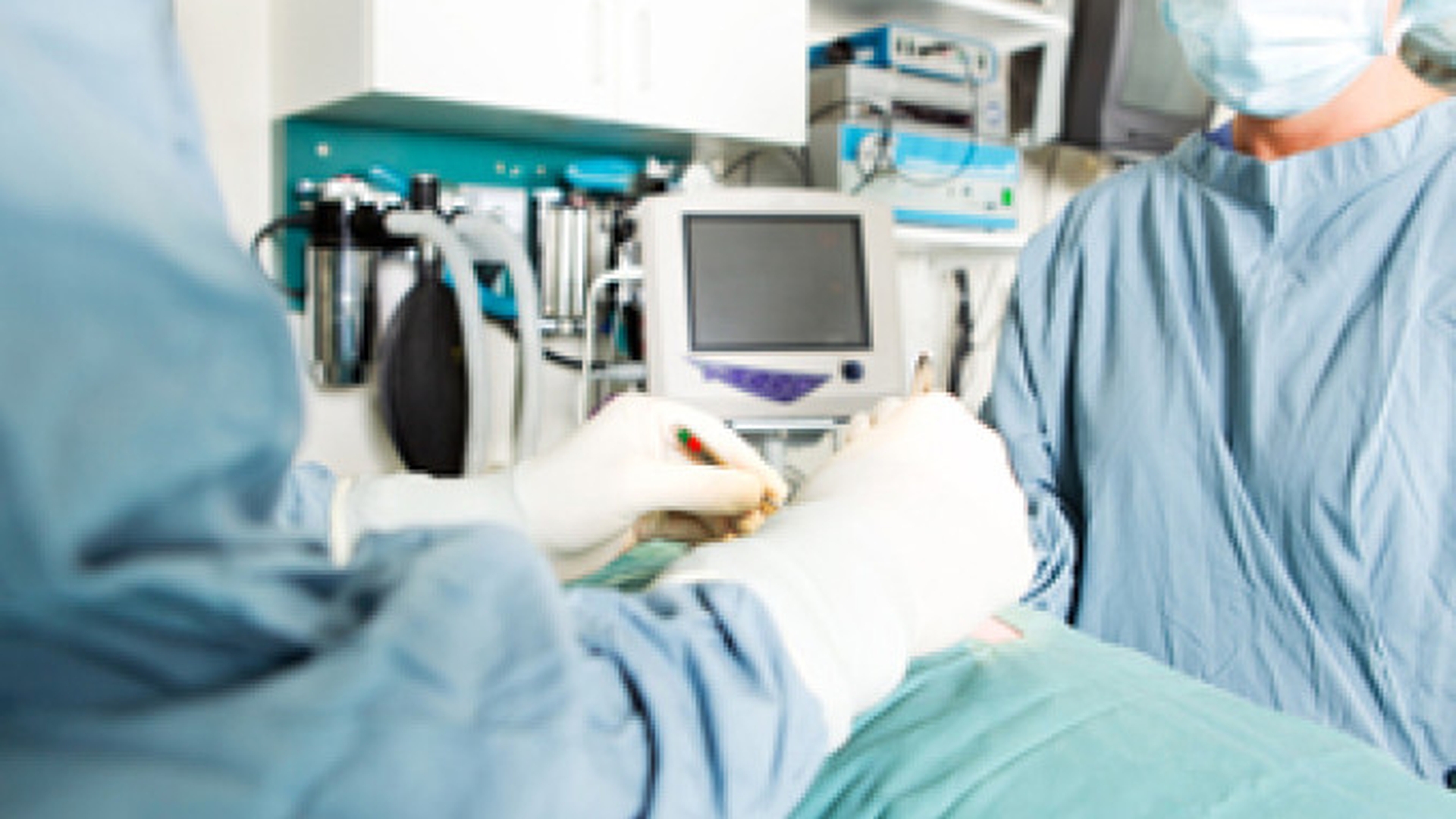 De necrezut! Femeia care a murit în urma unei liposucţii a fost operată de un dentist