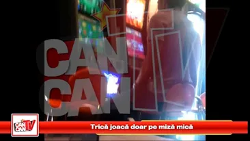 Jose nu se poate desparti de hobby-ul sau, aparatele. Trica joaca doar pe miza mica