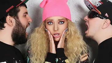 Trebuia sa faci poza invers! Fotografia cu care Delia a vrut sa stranga UN MILION de like-uri. Si-a desfacut picioarele si...