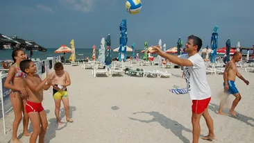 Cove, arbitrul amazoanelor, si-a stins setea cu ayran pe plaja Kanal D