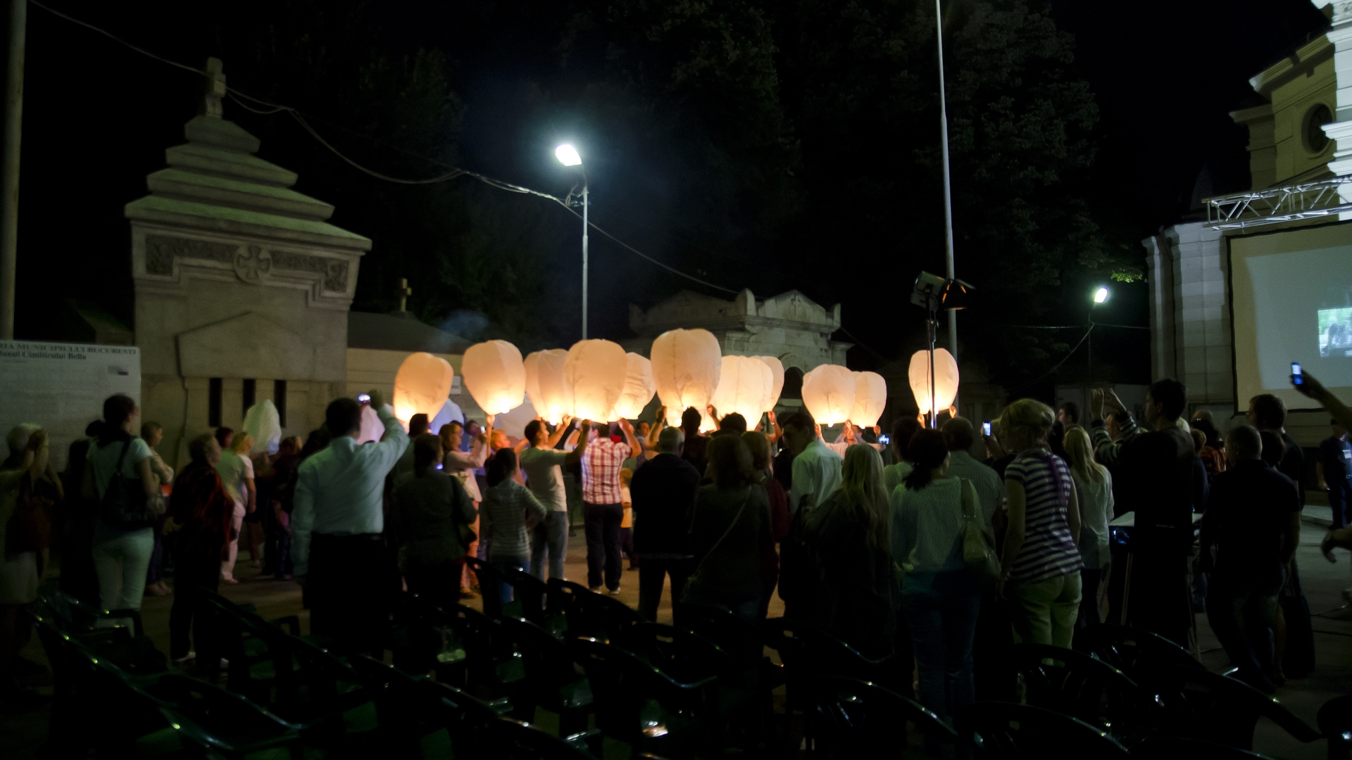 Bellu luat cu asalt de sute de bucuresteni! Vezi cum a fost pregatit cimitirul artistilor!