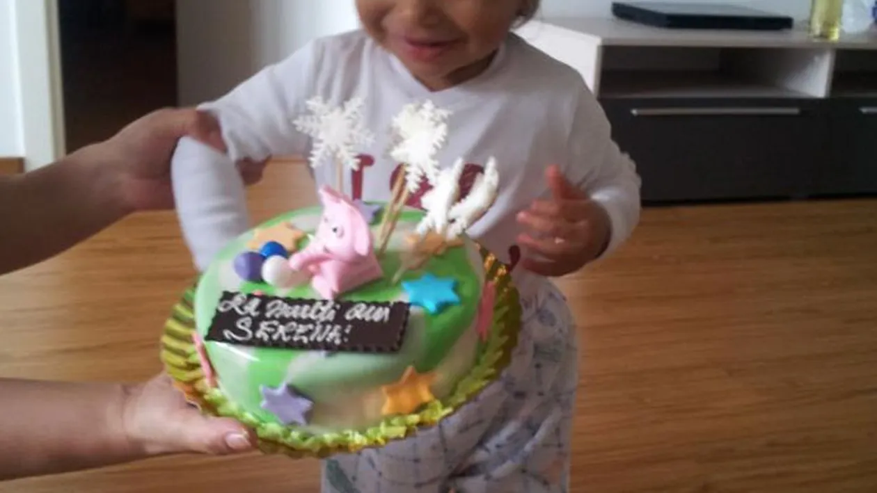Ce mare şi frumoasă s-a făcut! Fetiţa lui Laurette împlineşte astăzi un an! Vezi ce urări i-a făcut mama ei