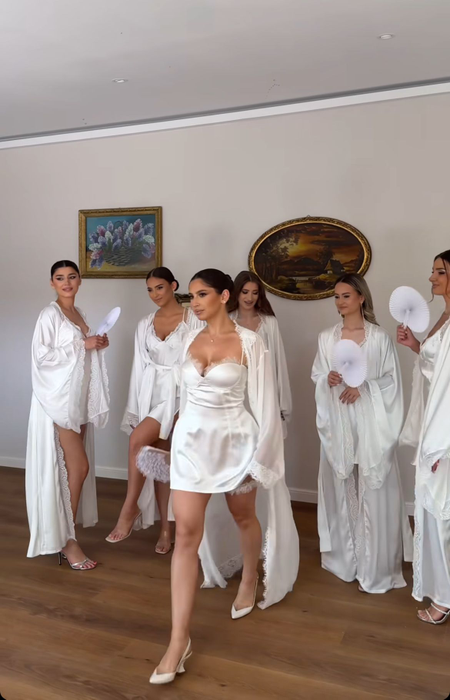 Ioana, rochie de mireasă îndrăzneață! Toți invitații s-au uitat lung la soția lui Florinel Coman