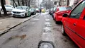 Cum ninge, cum apar gropile în București. După ultimul îngheț au apărut noi cratere pe străzile Capitalei. Primăria anunță „marea cârpeală” a arterelor sparte
