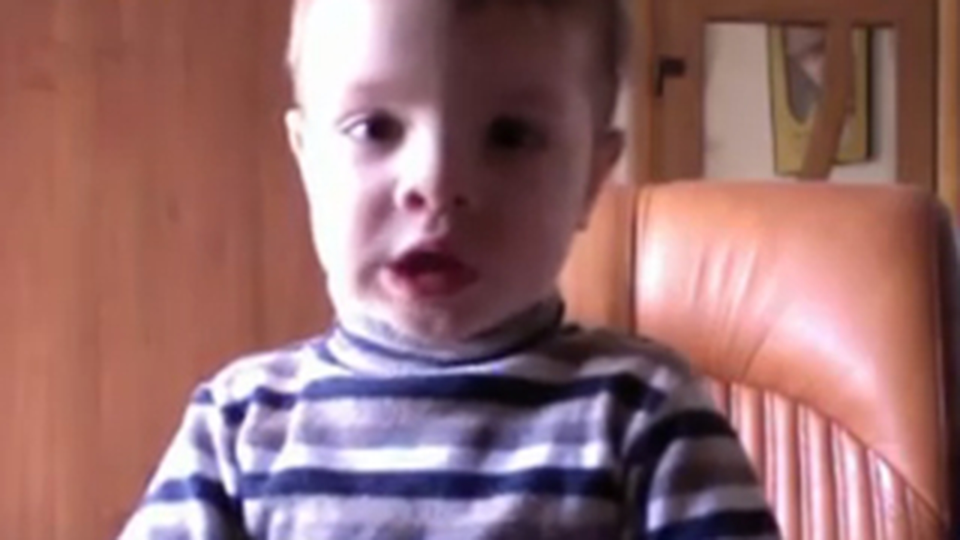 VIDEO A doua minune a familiei Stratan! Uite-l pe Cezar cum spune "Tatal nostru" la numai doi ani