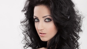 Laur de la trupa Zero are o iubită top model! Carmen Călin va reprezenta România la un concurs international de frumusete