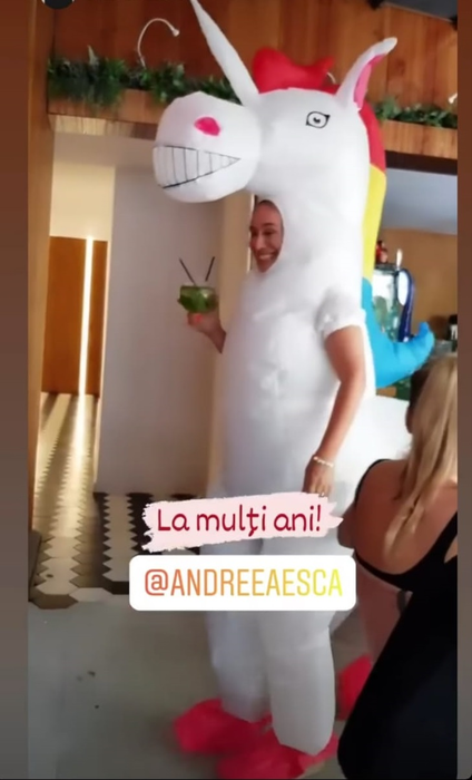 Andreea Esca, într-un costum de unicorn