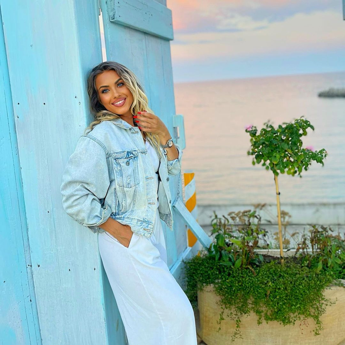 Amna, despre matematică: "Îmi era scârbă, nu înțelegeam!" / (Sursa: instagram)