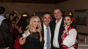 Au cantat cu Secret Service la usa restaurantului! Adriana Curtu si Ramona Calean, chef cu milionari paziti ca-n filme!