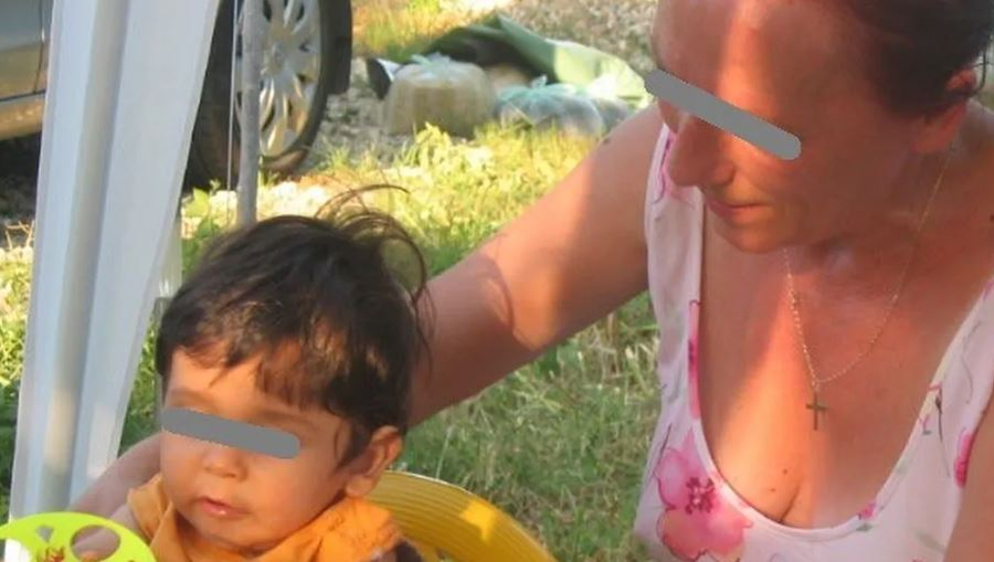 Mama lui Răzvan Simion alături de nepoata ei/ sursă foto: social media