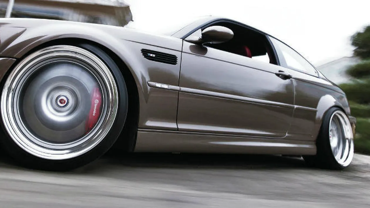 A vrut să fure o maşină, dar rămas încuiat în ea! Mesajul primit prin sistemul audio al automobilului l-a lăsat mască: „Nu eu sunt blocat aici cu tine, tu eşti blocat aici cu mine”