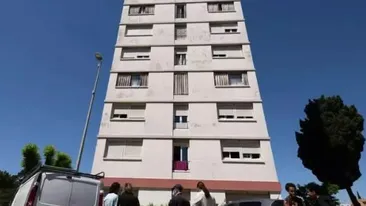Trei copii de 3, 4 și 6 ani, victime într-o tragedie cumplită. Mama lor s-a aruncat cu ei de la etaj