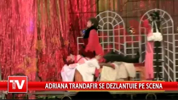 Adriana Trandafir se dezlantuie pe scena