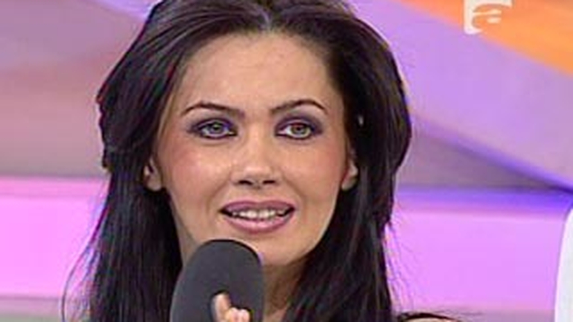 Oana Zavoranu s-a enervat pe Pepe: "Orice spune este ca si cand ar vorbi un perete. Este un latino lover-pulover!" Vezi de ce il jigneste pe fostul sot