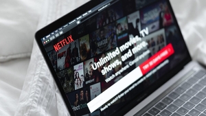 Filmul de pe Netflix care rupe topurile! Povestea te ține cu sufletul la gură, dar vei și râde copios