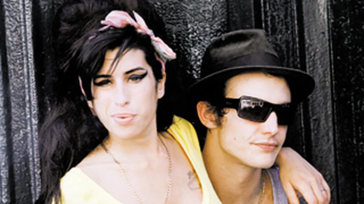 Fanii si apropiatii nu au uitat-o pe marea cantareata britanica! Un an fara Amy Winehouse