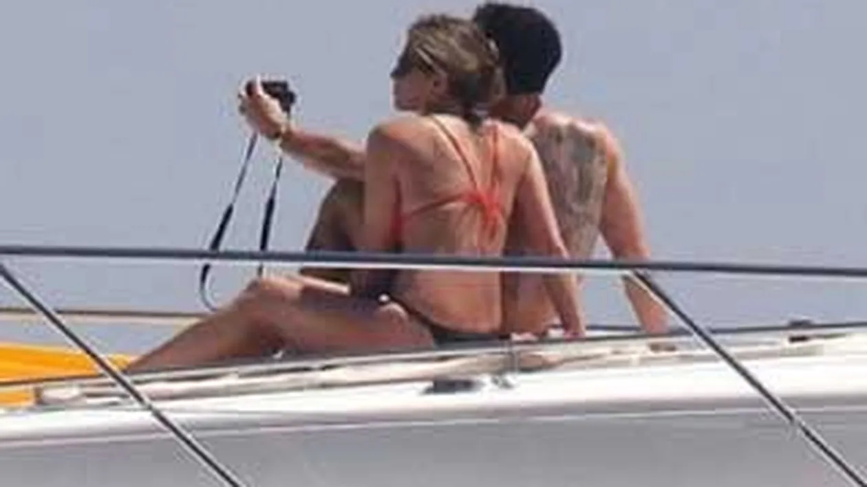 Jennifer Aniston se relaxeaza cu iubitul la Capri