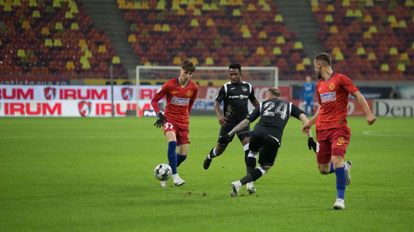 FCSB învinge Poli și rămâne pe primul loc în Liga 1!