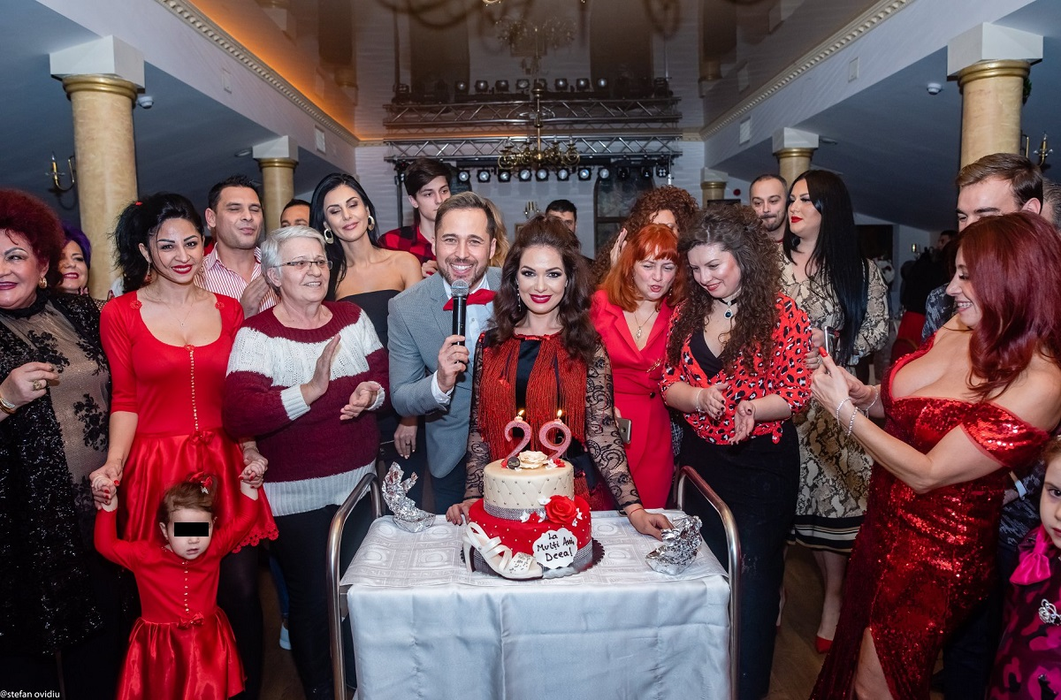 Deea a spus la TV cum face amor cu Dinu Maxer! Trucul pe care îl folosește ca fiul lor să nu intre peste ei
