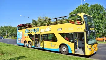 Cât costă un bilet pentru autobuzele turistice din București. Suma piperată pe care turiștii o scot din buzunare
