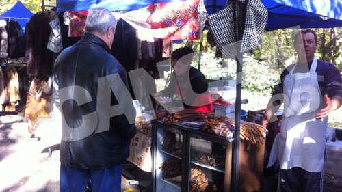 Cele mai delicioase preparate culinare au ajuns in Parcul National! Secretul oierilor din Sibiu: “oile, banii si anii nu se spun"