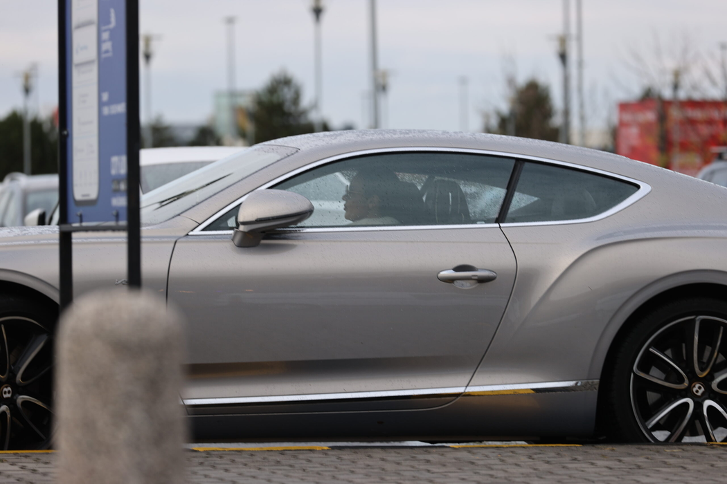 Ioana Năstase conduce un Bentley de 240.000 de euro (Foto: CANCAN.RO)