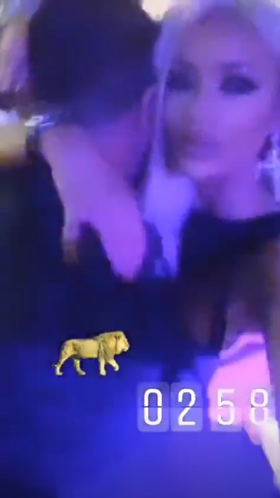 Bianca Drăgușanu și Alex Bodi, săruturi și atingeri fierbinți în public. Avem imaginile cu cei doi