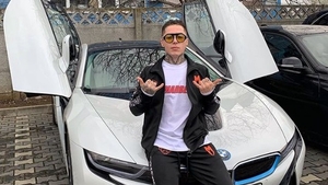 Așa aroganță?! Lino Golden dă gratis un BMW i8. Singura condiție care vrea să fie îndeplinită