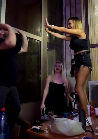 Vedetele arată că știu să se distreze