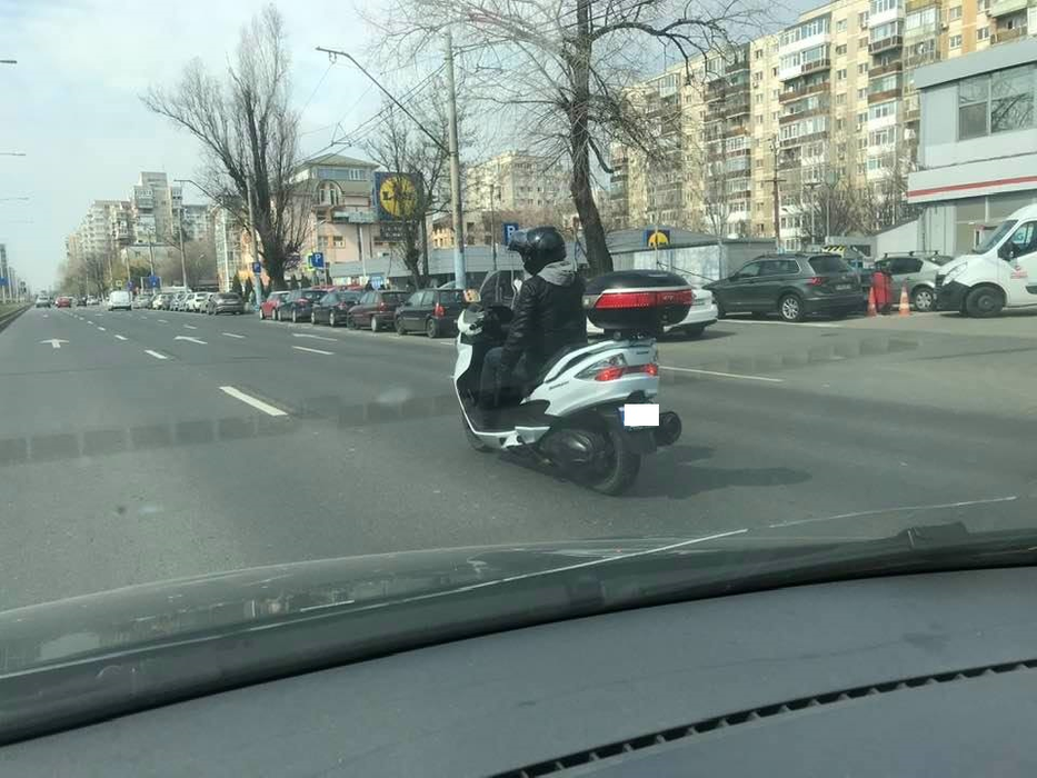 FOTO. Incident în București între o șoferiță și un motociclist, în plină pandemie de coronavirus. “M-a umplut de scuipați pe față, pe haine!” Reacția poliției