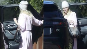 Alcoolul a distrus-o! Vedeta iubită de toată lumea a ajuns de nerecunoscut. Nu se mai îngrijeşte şi vorbeşte singură pe stradă