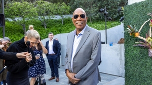 Morgan Freeman și-a transformat ferma într-un sanctuar pentru albine. De ce refuză actorul să le recolteze mierea
