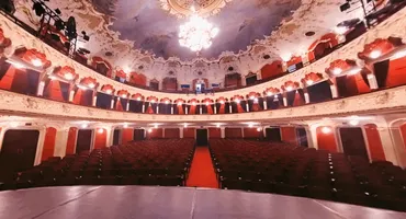 Incident pe scenă la Teatrul Național Iași. Un actor a fost rănit după căderea unui element de decor