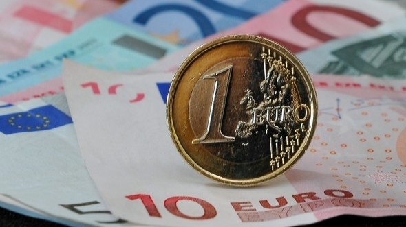  A crescut moneda euro. Cu cât se tranzacţionează luni