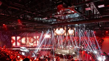 (P) Arena DVTK vuiește în timp ce turneul HELL Boxing Kings debutează cu knockouturi, victorii și tribune pline