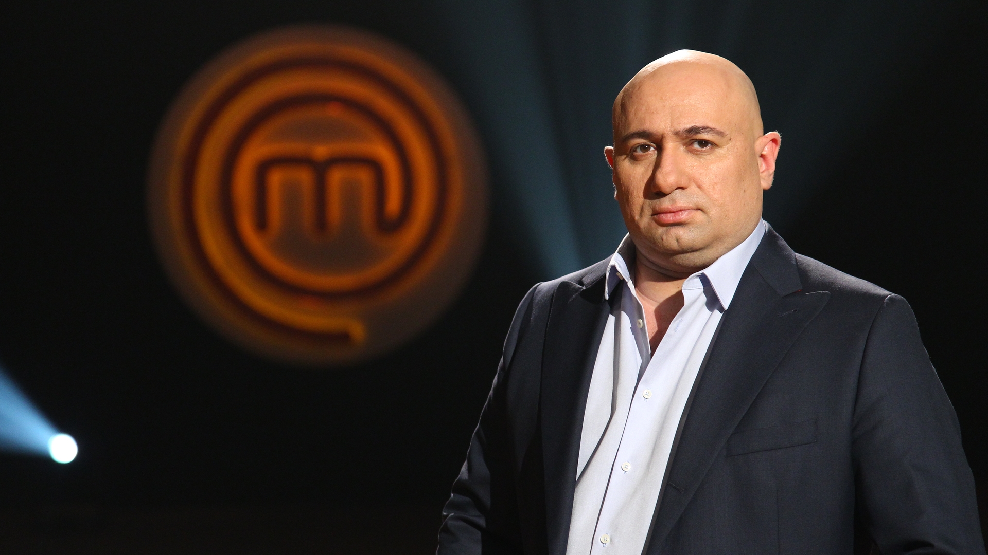 S-a chinuit mult sa-si faca imagine de Don Juan si acum a distrus-o definitiv! Chef Scarlatescu, prea apropiat de un barbat