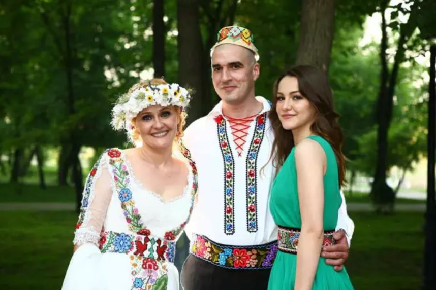Elena Lasconi, alături de soțul ei, Cătălin Georgescu, și de fiica sa/ Sursa foto: Instagram