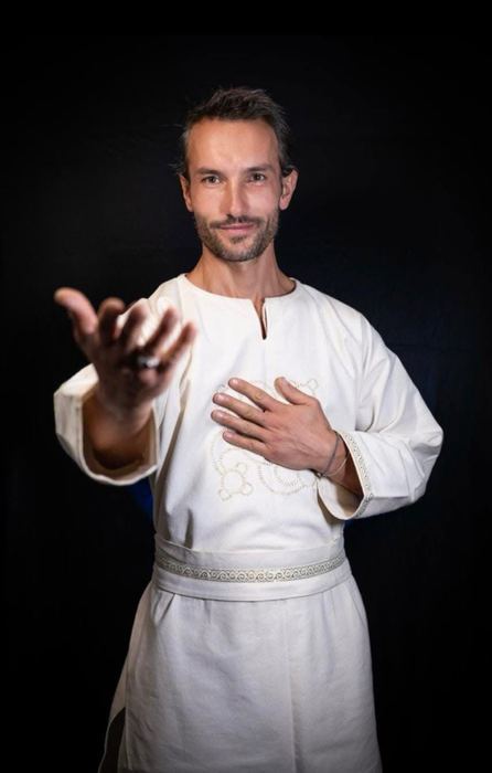 A luat apoi calea spiritualității